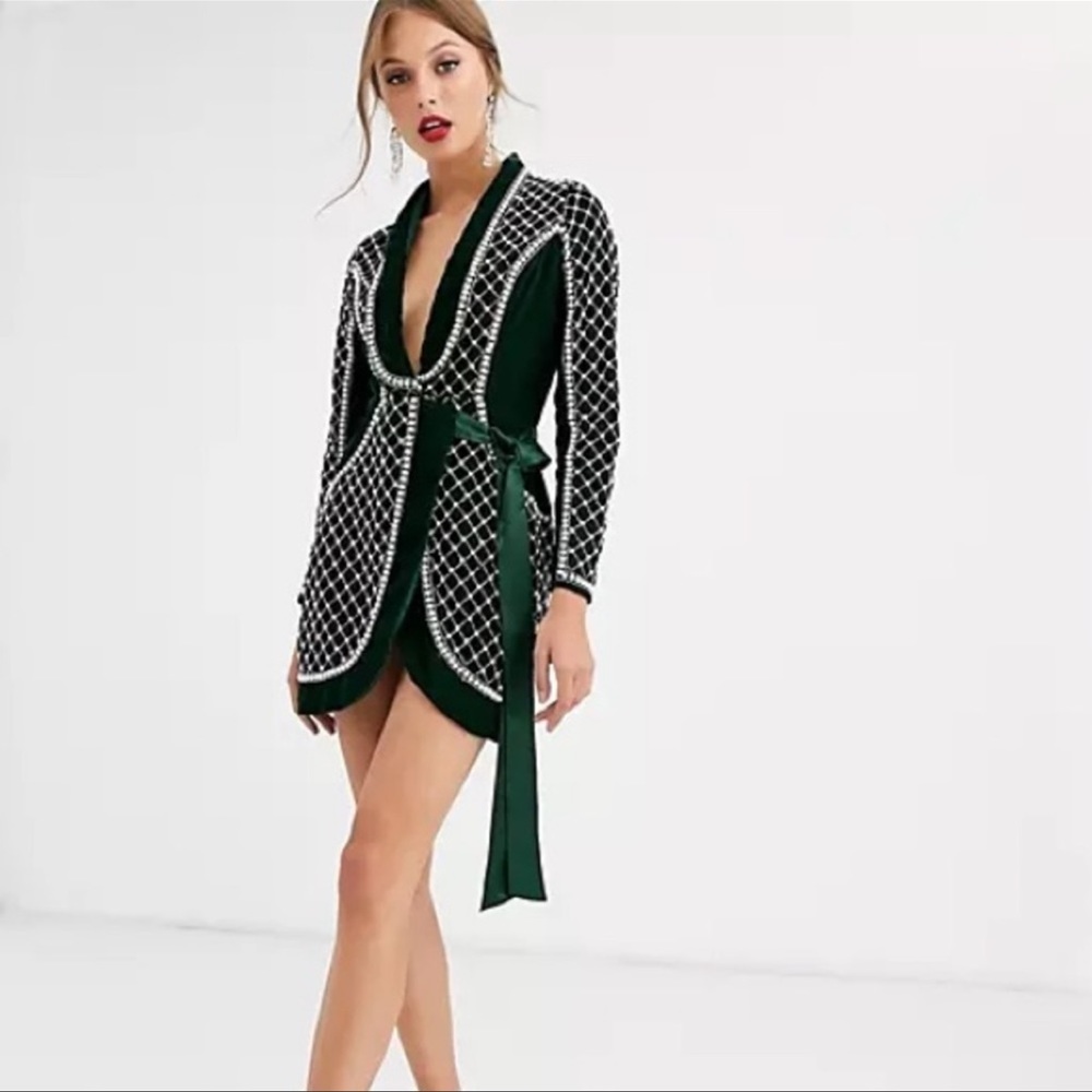 ASOS DESIGN Velvet Tux with Pearl
Embellishment 6 large wrap dress green